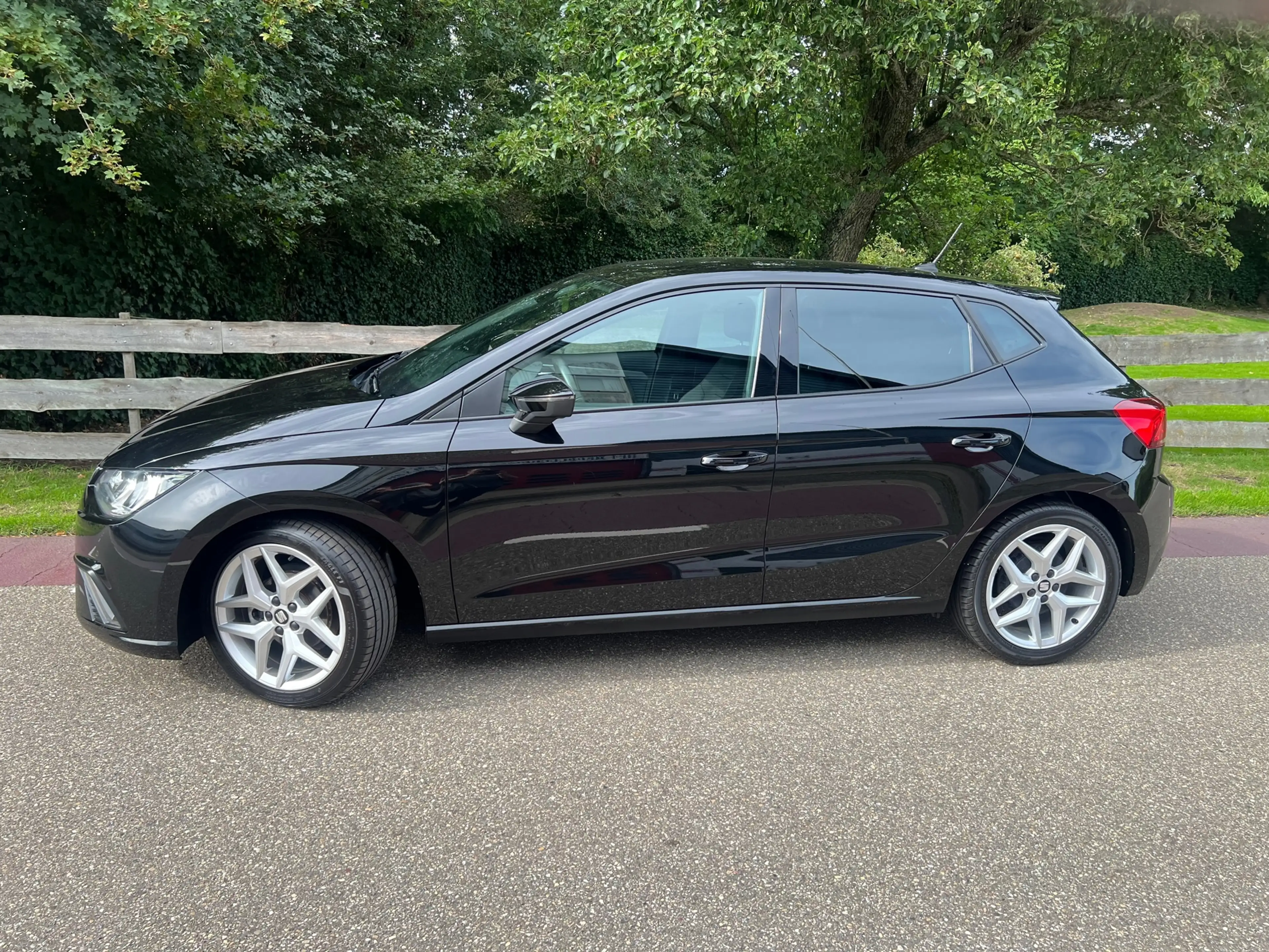 SEAT Ibiza 1.0 TSI FR Business Intense Camera Clima — photo 2