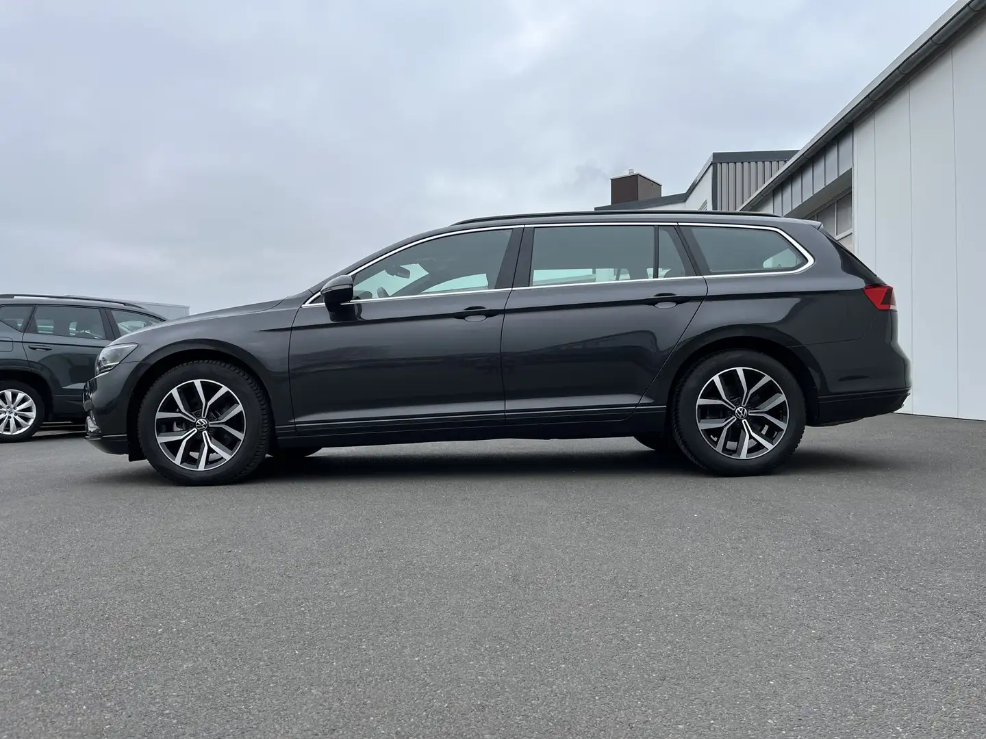 Volkswagen Passat Variant 2.0 TDI DSG Business 191€ m. 20% Anzahlung AHK N Grau - 2