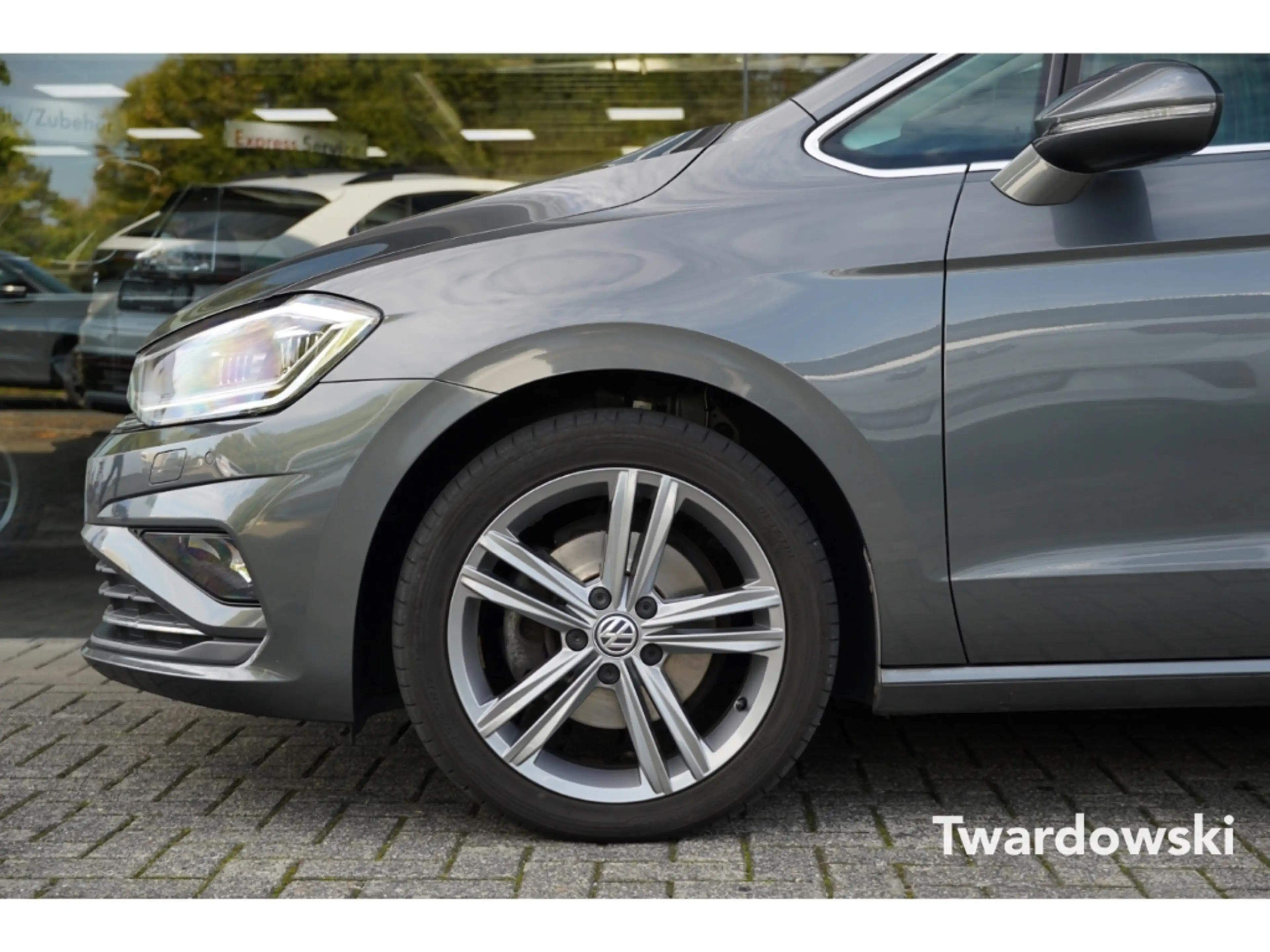 Volkswagen Golf Sportsvan Highline PANO Kamera ACC LED KeyLess — photo 7