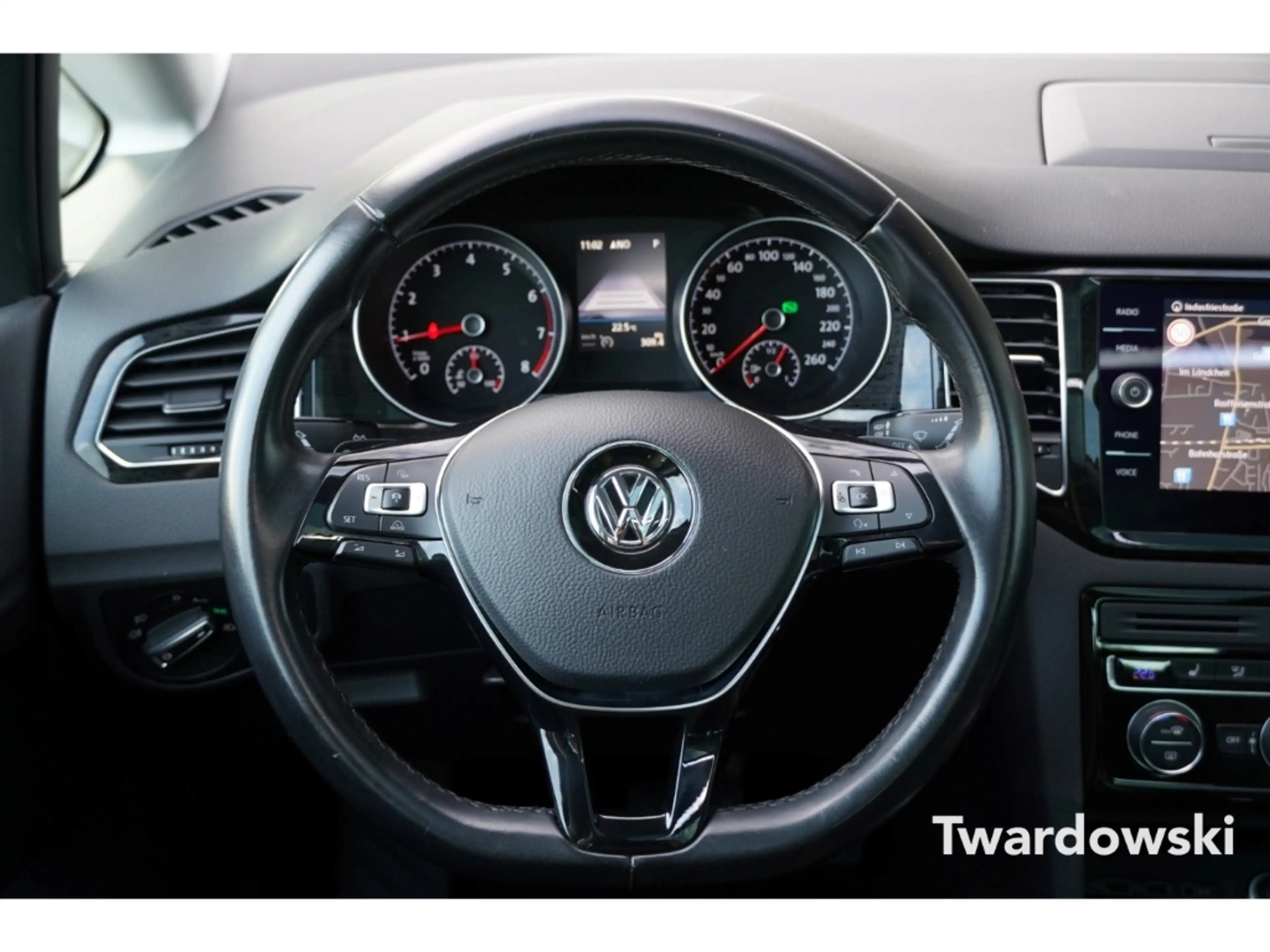 Volkswagen Golf Sportsvan Highline PANO Kamera ACC LED KeyLess — photo 11
