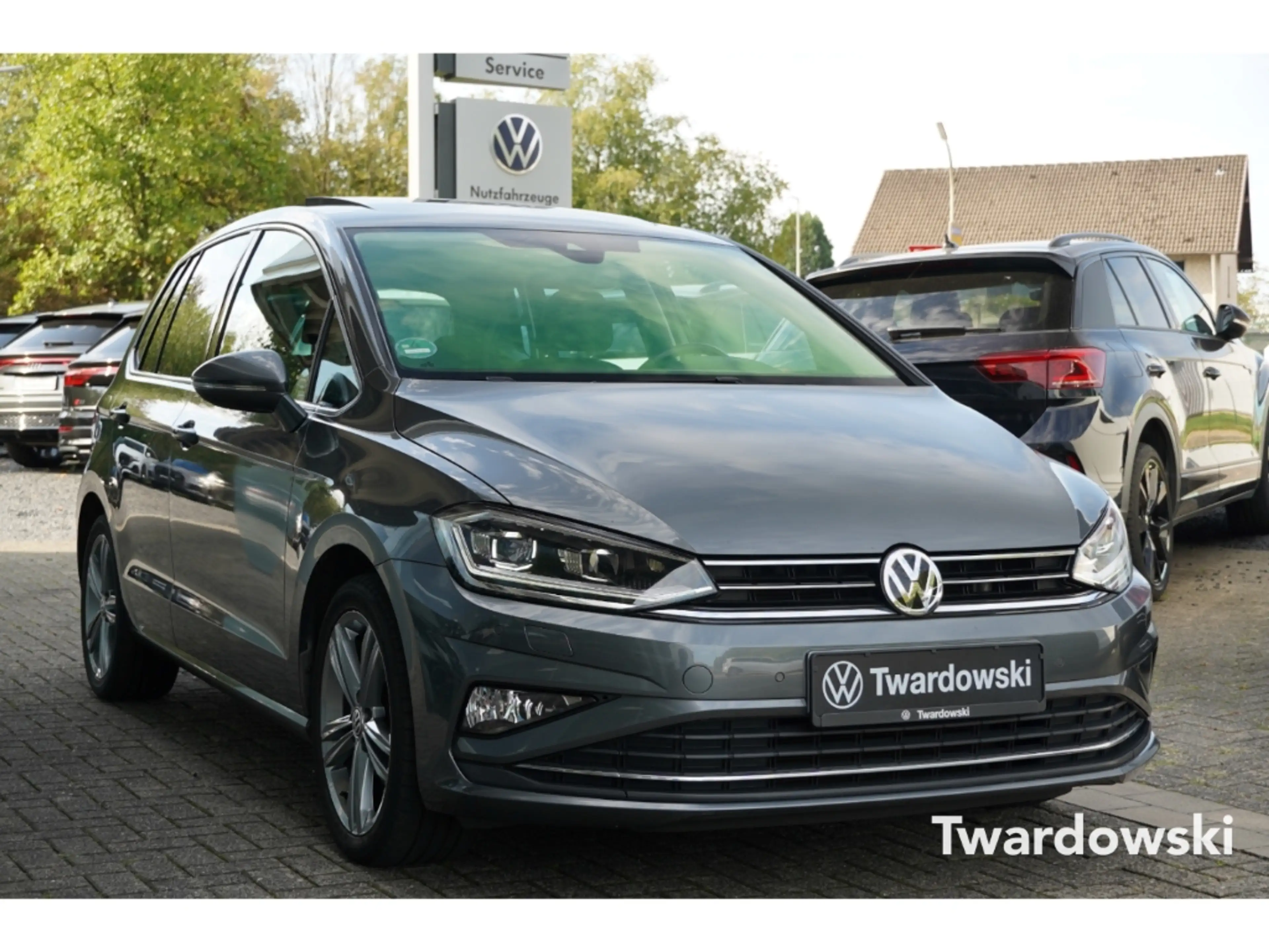 Volkswagen Golf Sportsvan Highline PANO Kamera ACC LED KeyLess