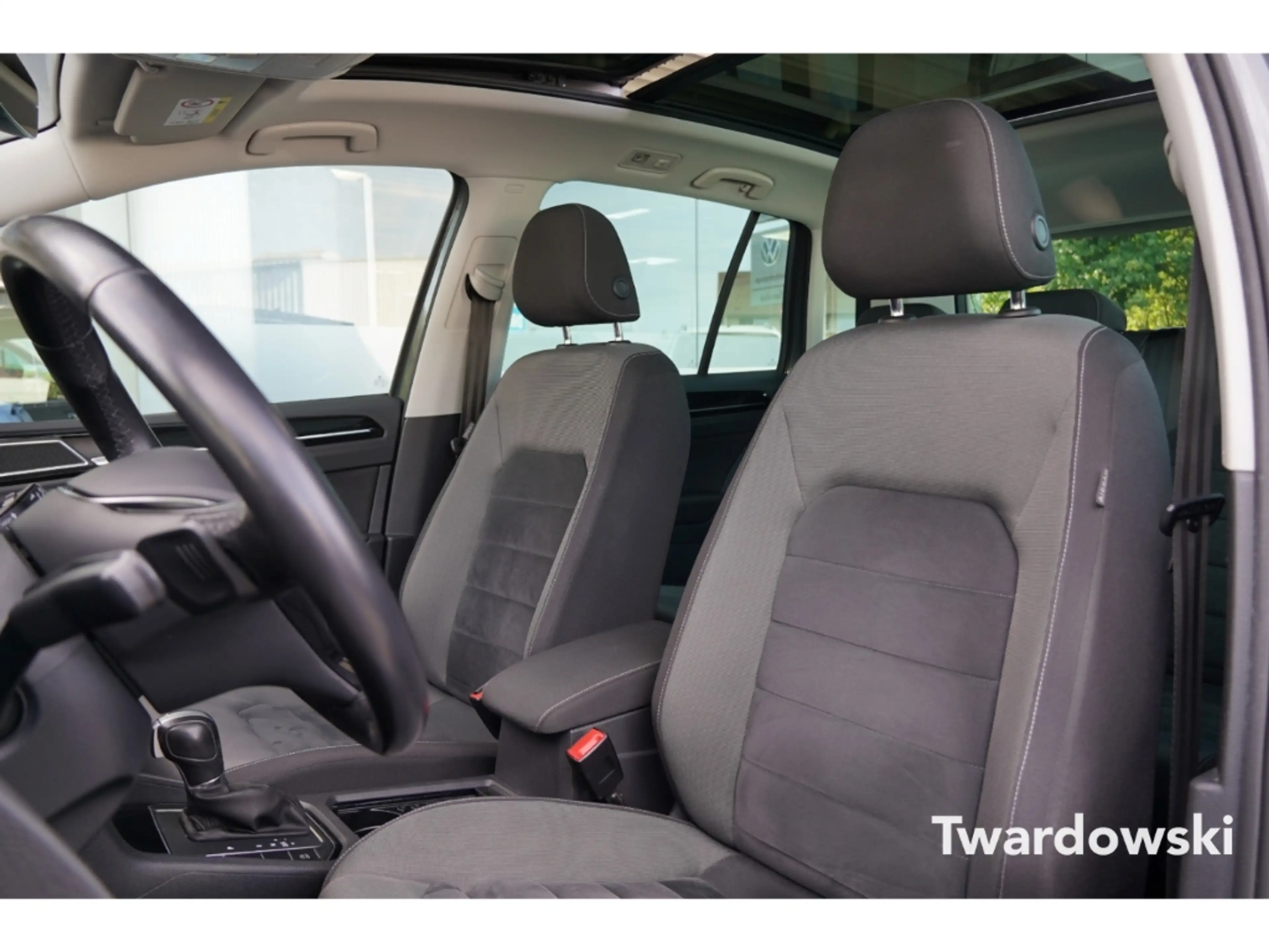 Volkswagen Golf Sportsvan Highline PANO Kamera ACC LED KeyLess — photo 12