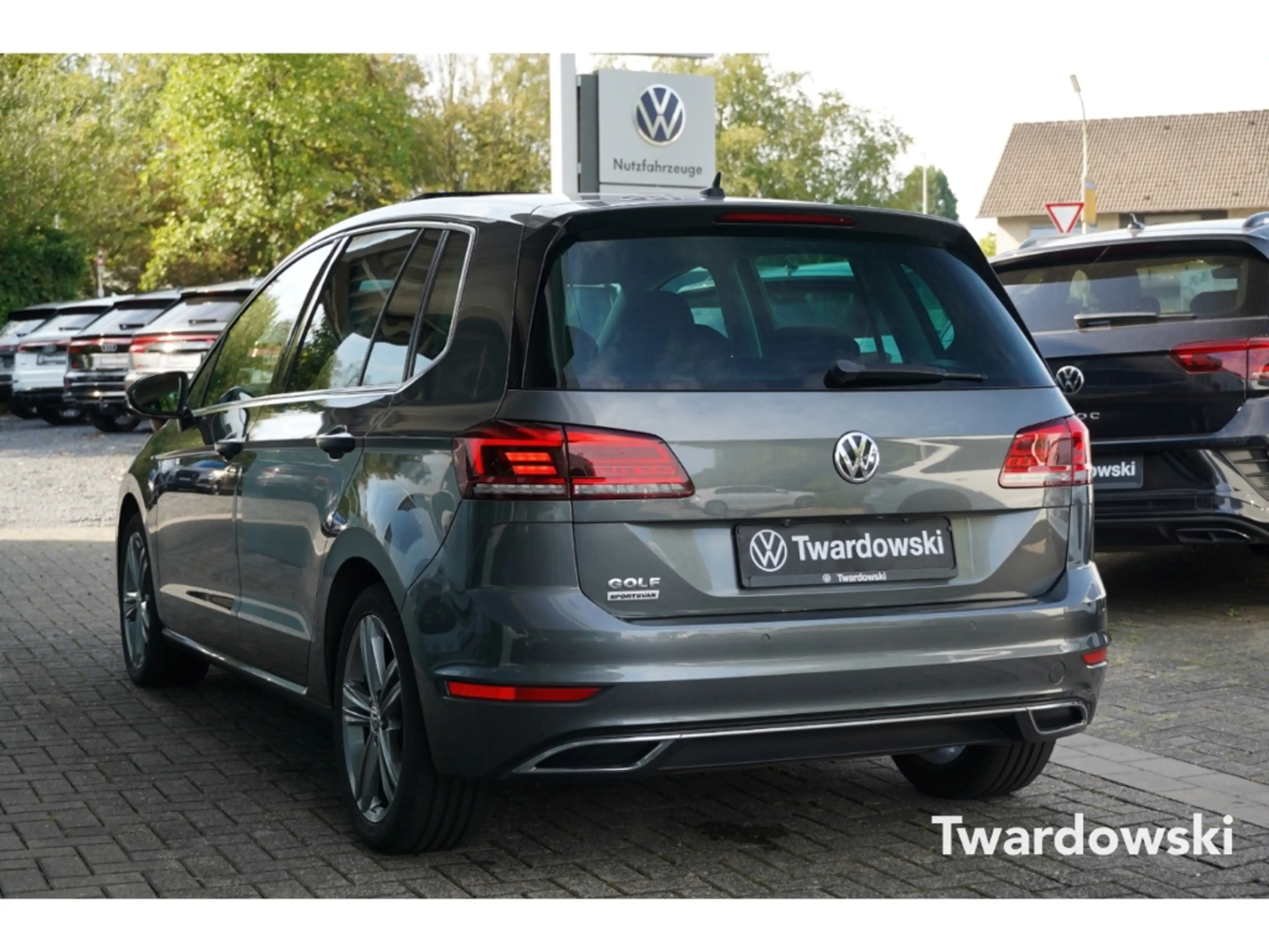Volkswagen Golf Sportsvan Highline PANO Kamera ACC LED KeyLess — photo 4