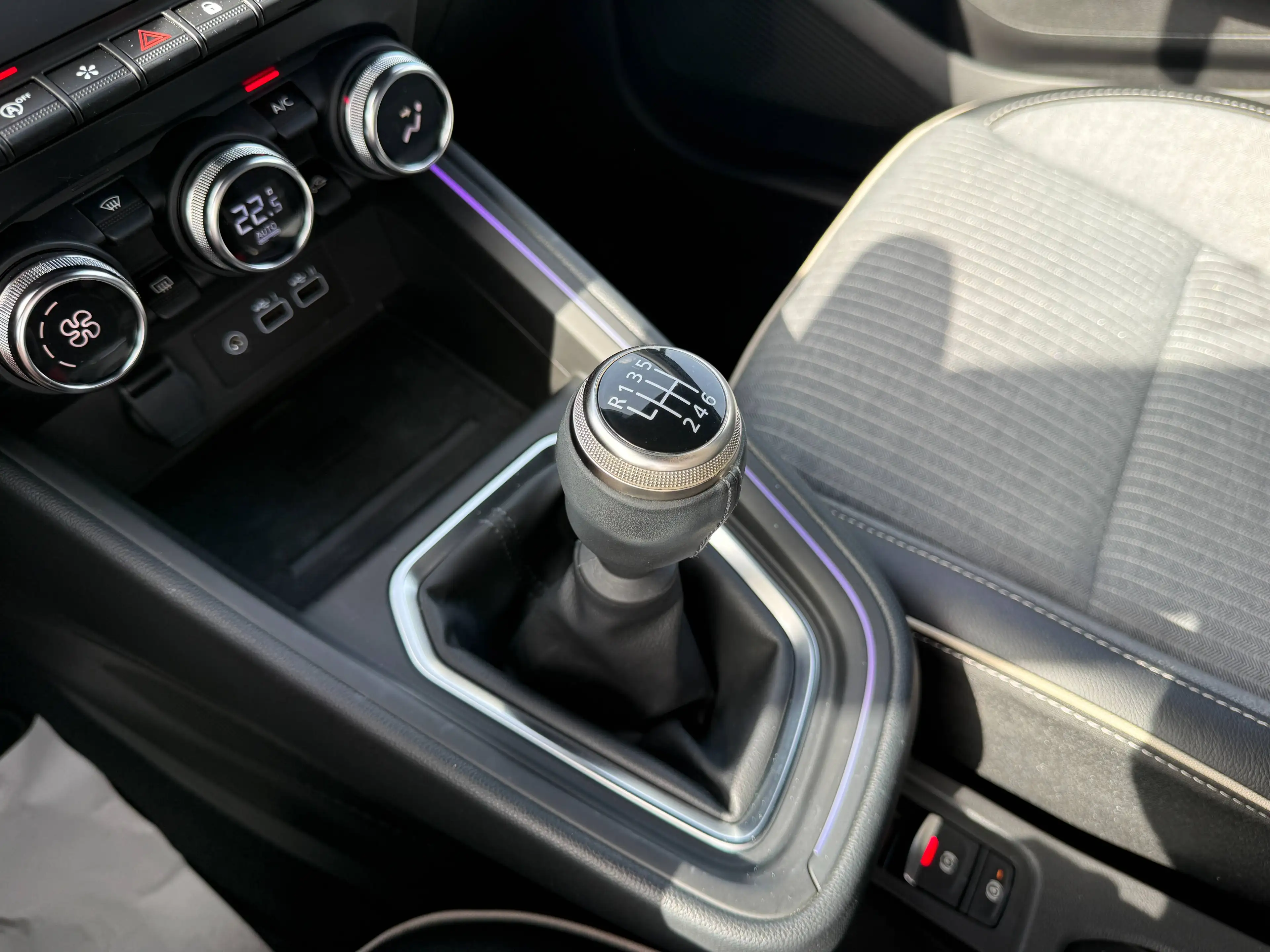 Renault Clio Techno TCe 90 Naiv 360° Kamera SHZ LHZ WKR TOP — photo 13