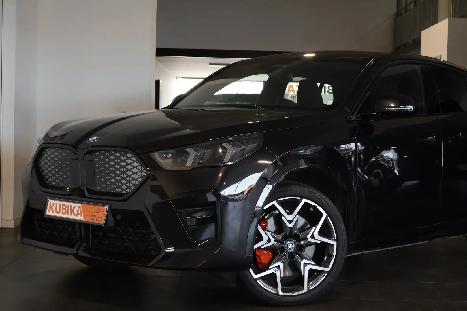 BMW iX2 xDrive30 BTW Cam Navi LijnA KeyLess TrekH Garantie Noir - 2