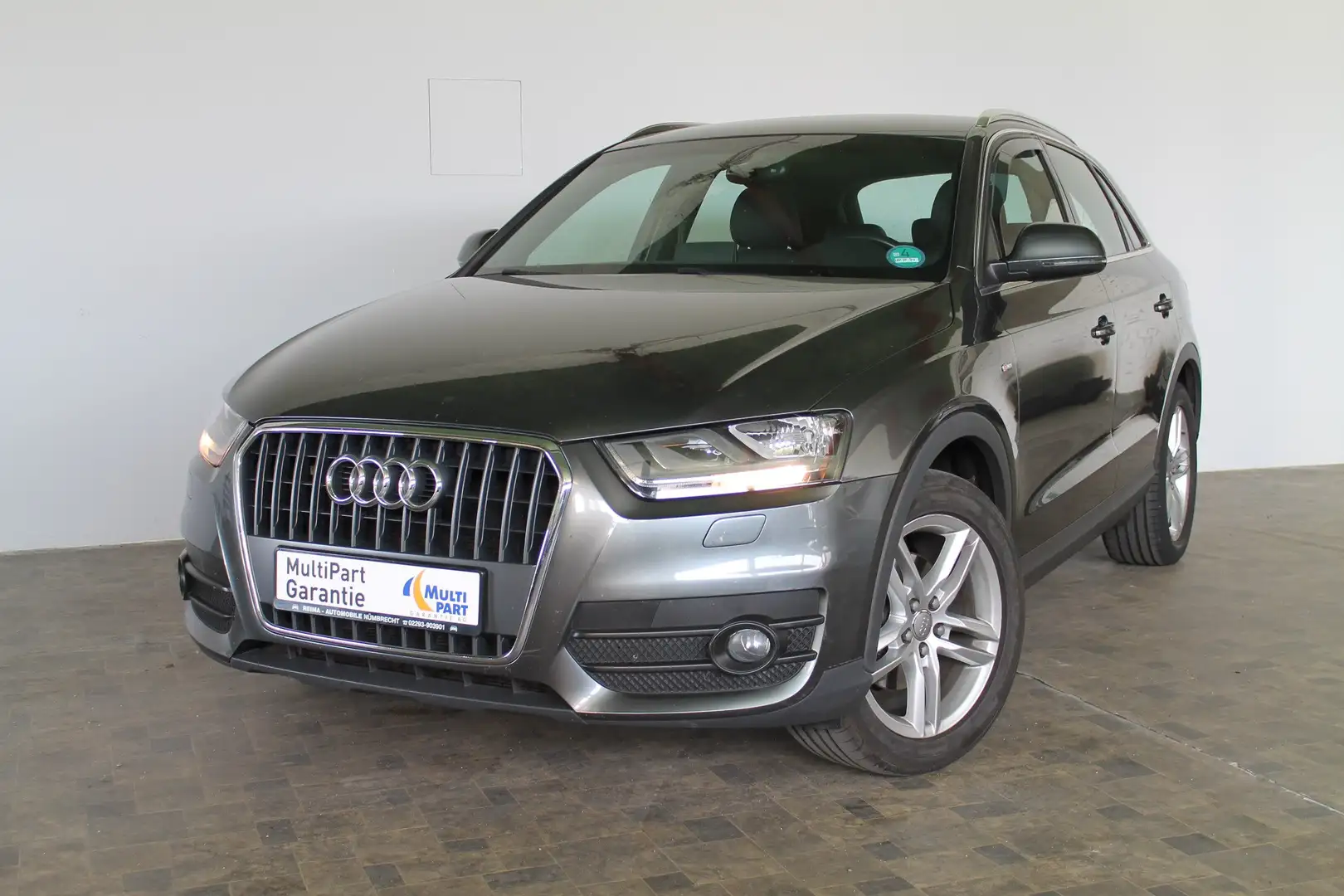 Audi Q3 1.4 TFSI S-Line, Navigation, AHK, Alufelgen Grau - 2