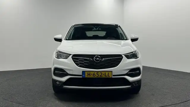 Opel Grandland view 10