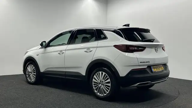 Opel Grandland view 9