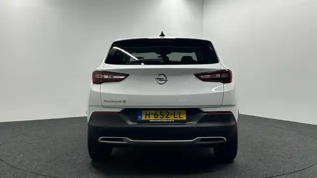 Opel Grandland view 11