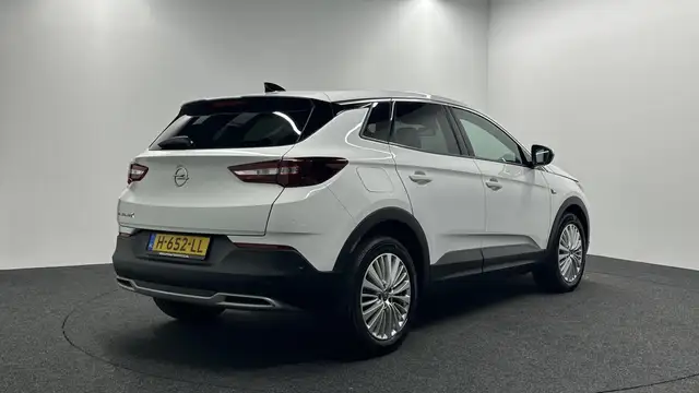 Opel Grandland view 2