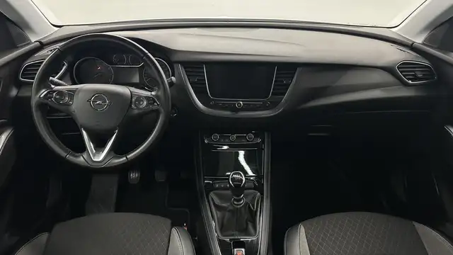 Opel Grandland view 3