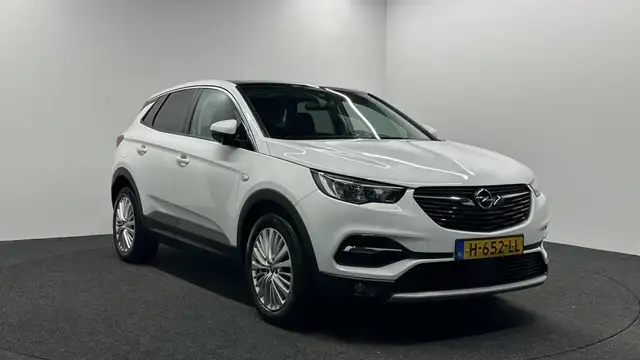 Opel Grandland view 8