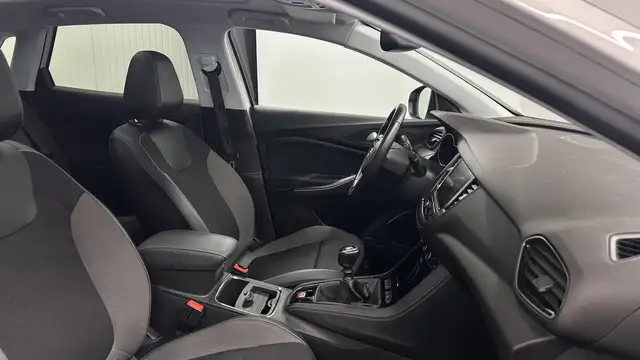 Opel Grandland view 4