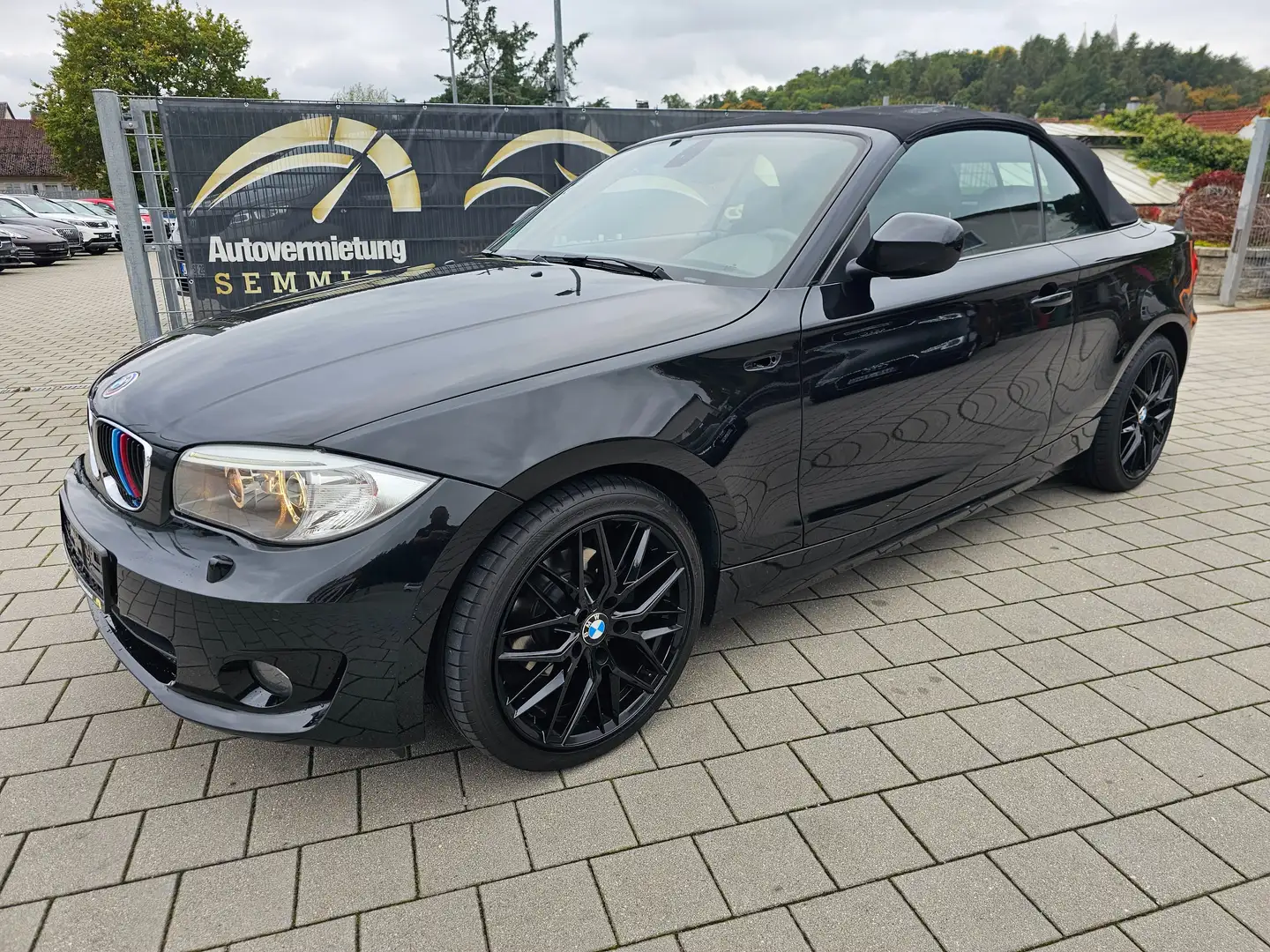 BMW 118 118i / Xenon/ Leder/ 18 Zoll / TOP Zustand Schwarz - 1