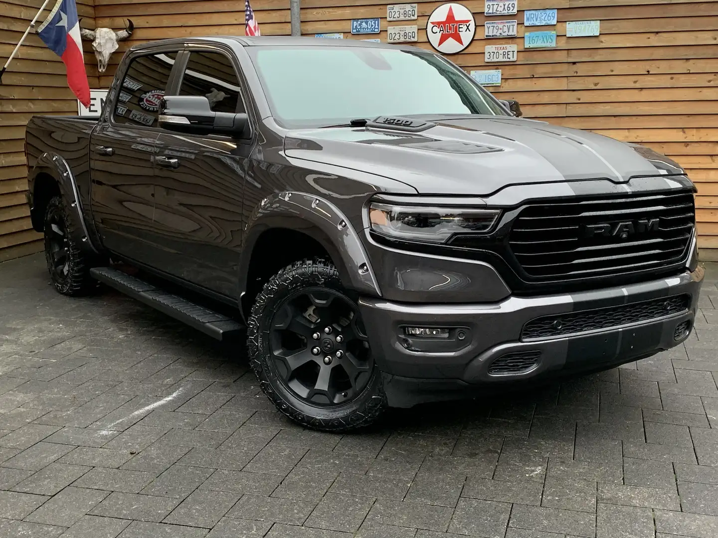 Dodge RAM 5,7 1500 4x4 OFFROAD 12´´ NAV Kamera LED Grau - 2