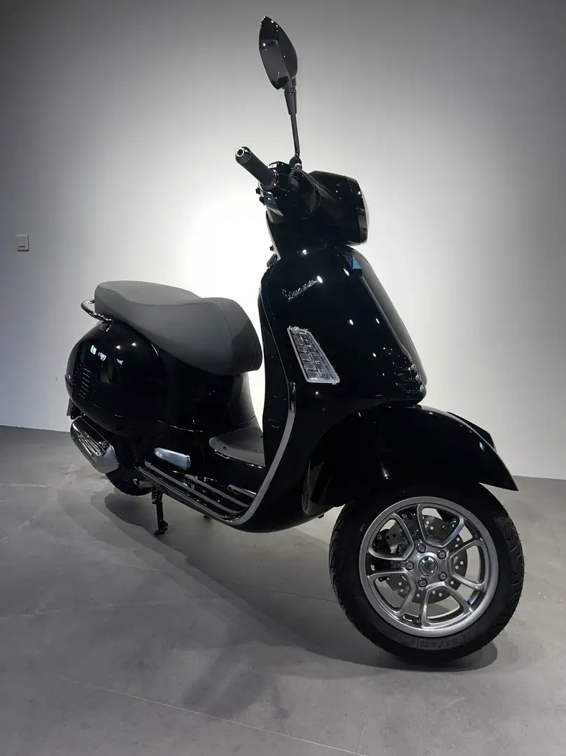 Vespa GTS 125 Noir - 1