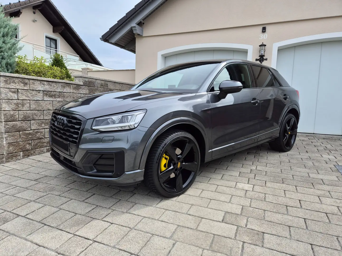 Audi Q2 Q2 1,4 TFSI COD Sport S-tronic Sport Grau - 2