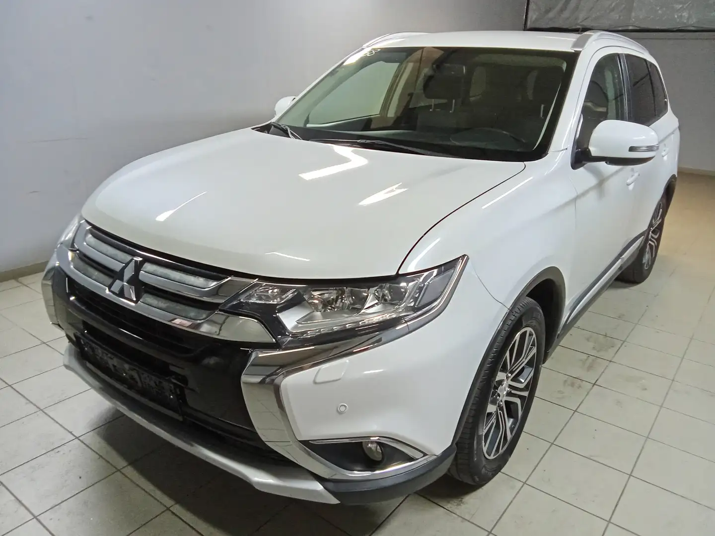 Mitsubishi Outlander ClearTec Invite 4WD Weiß - 1