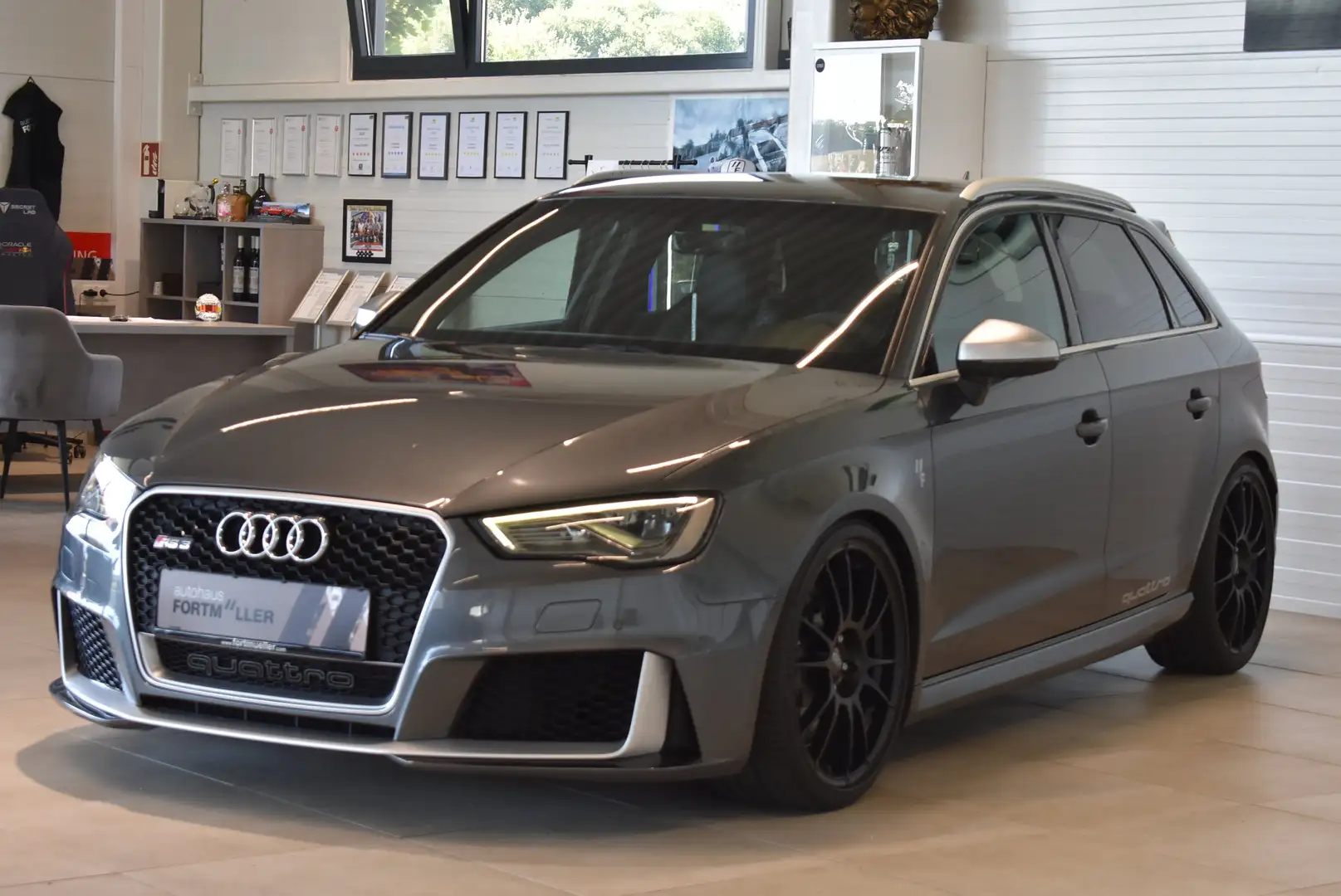 Audi RS3 2.5 TFSI quattro //OZ //B&O//RS Schalen//AGA Szary - 2
