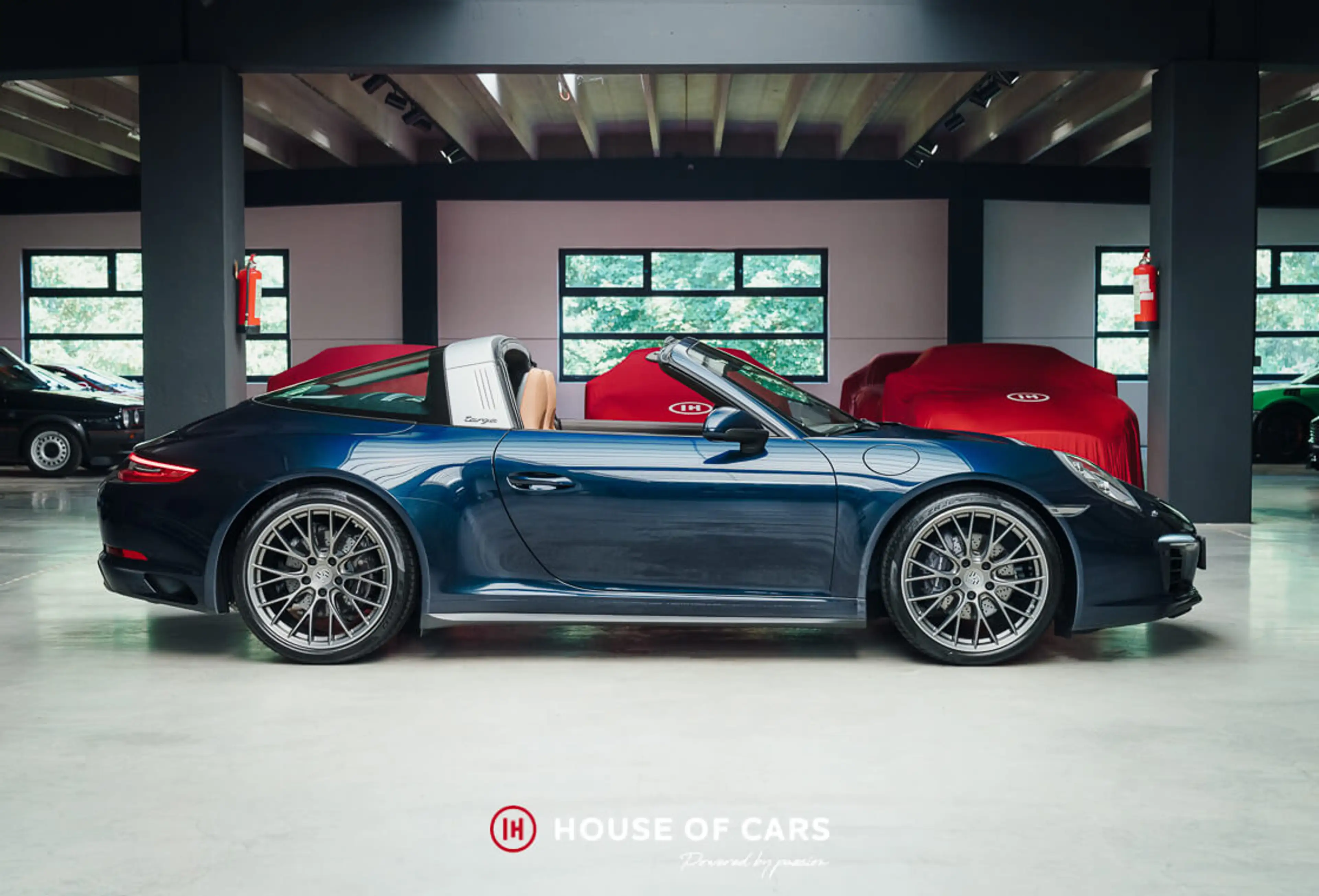 Porsche 911 991.2 TARGA 4 PDK 1ST OWNER / PAINT - LOW MILEAGE — photo 4