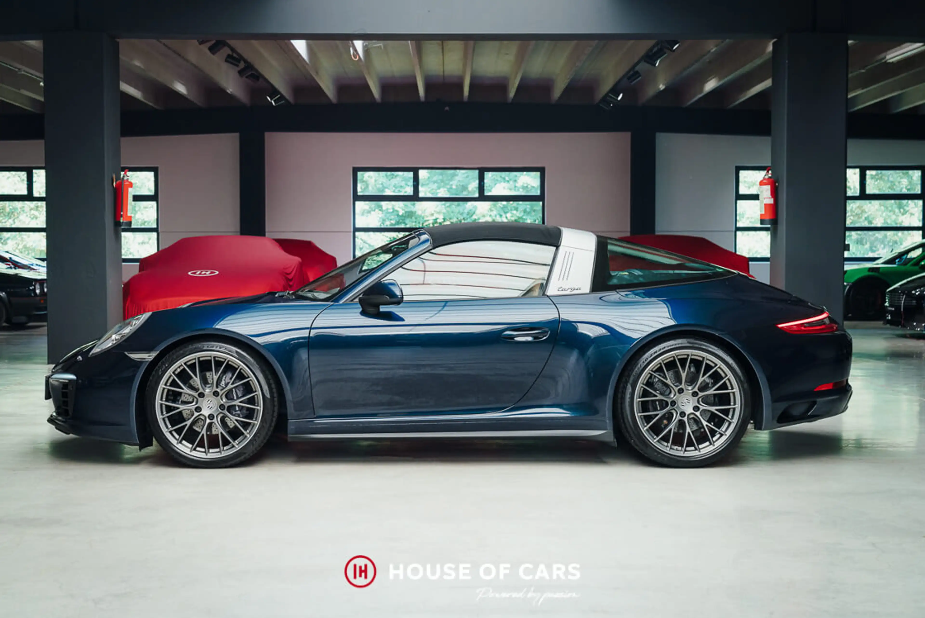Porsche 911 991.2 TARGA 4 PDK 1ST OWNER / PAINT - LOW MILEAGE — photo 9