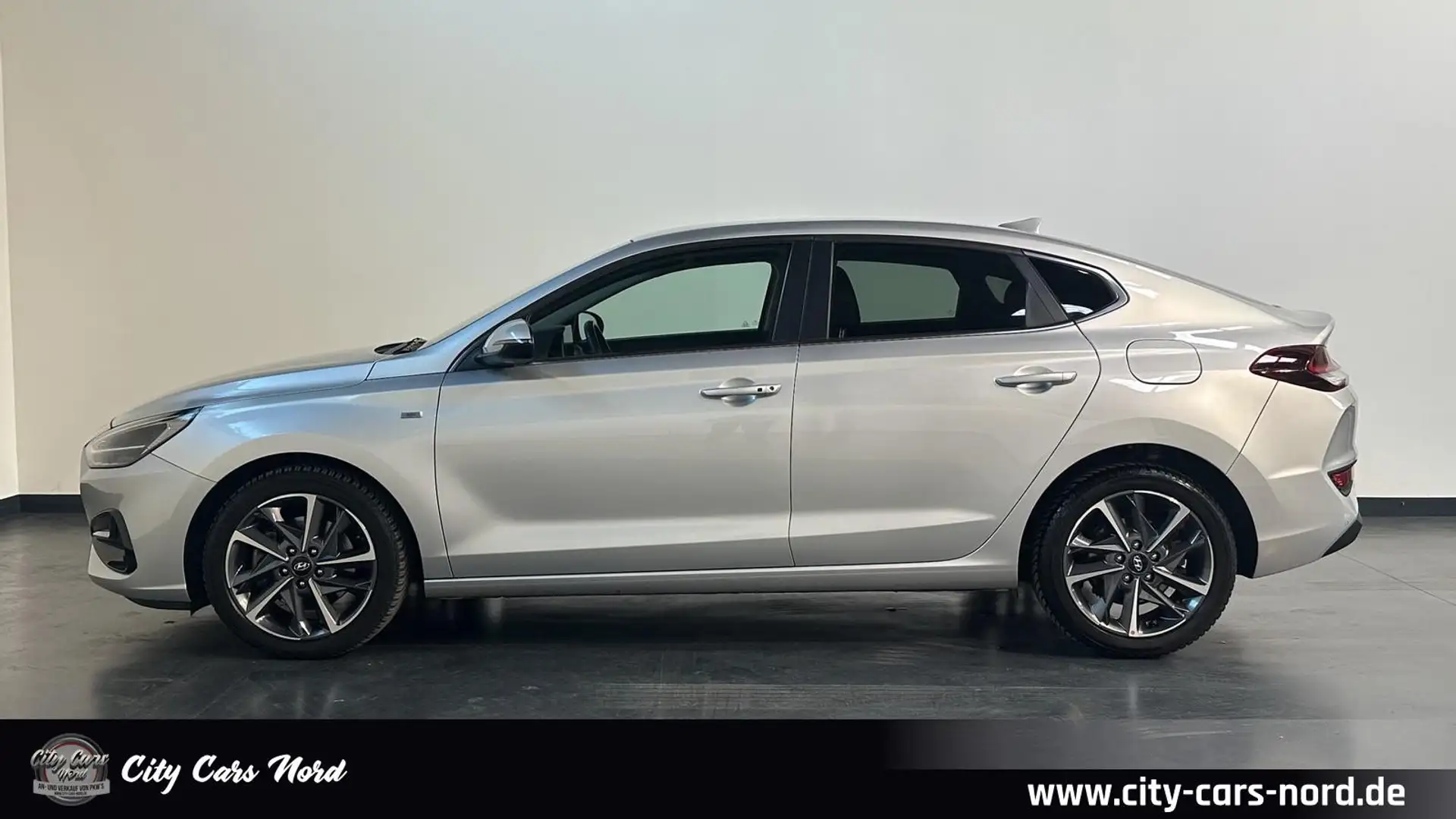 Hyundai i30 Fastback 1.5 T-GDI Mild-Hybrid KAM-SHZ-LED- Argent - 2
