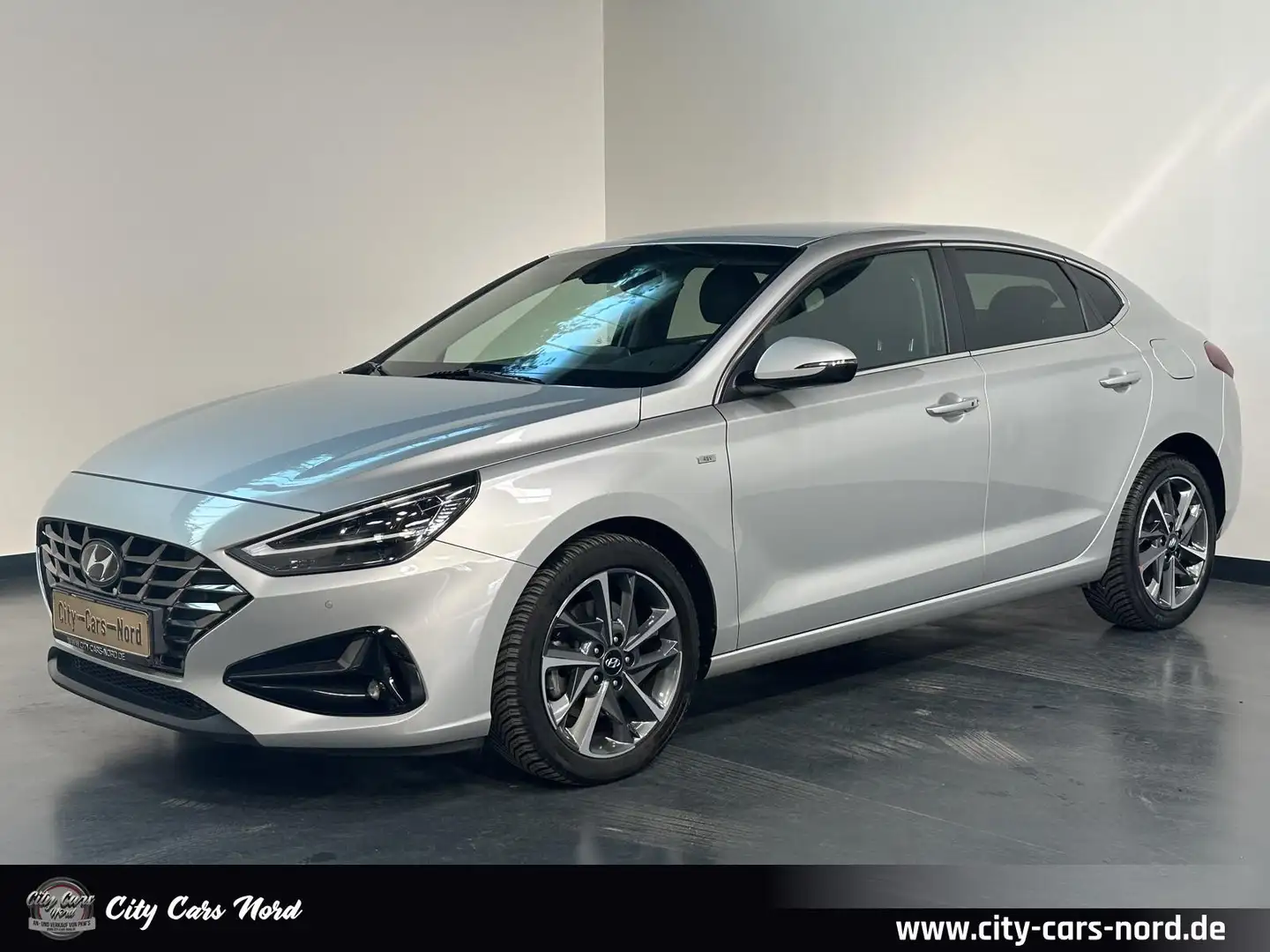 Hyundai i30 Fastback 1.5 T-GDI Mild-Hybrid KAM-SHZ-LED- Argent - 1