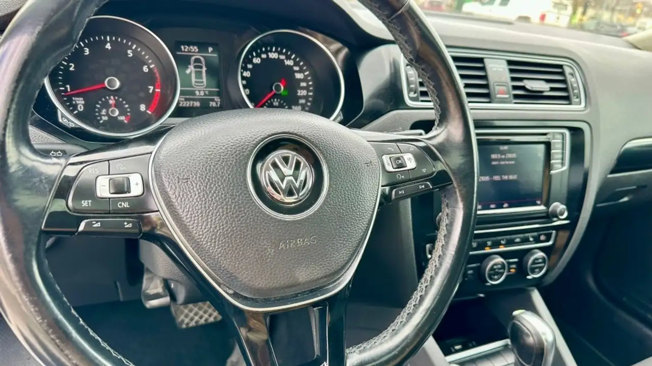 Volkswagen Jetta снимка Volkswagen Jetta