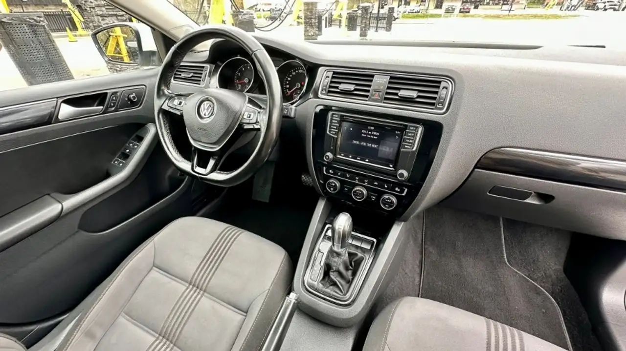 Volkswagen Jetta снимка Volkswagen Jetta