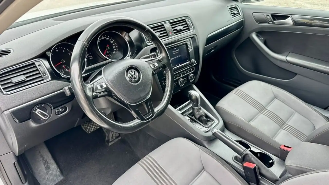 Volkswagen Jetta снимка Volkswagen Jetta