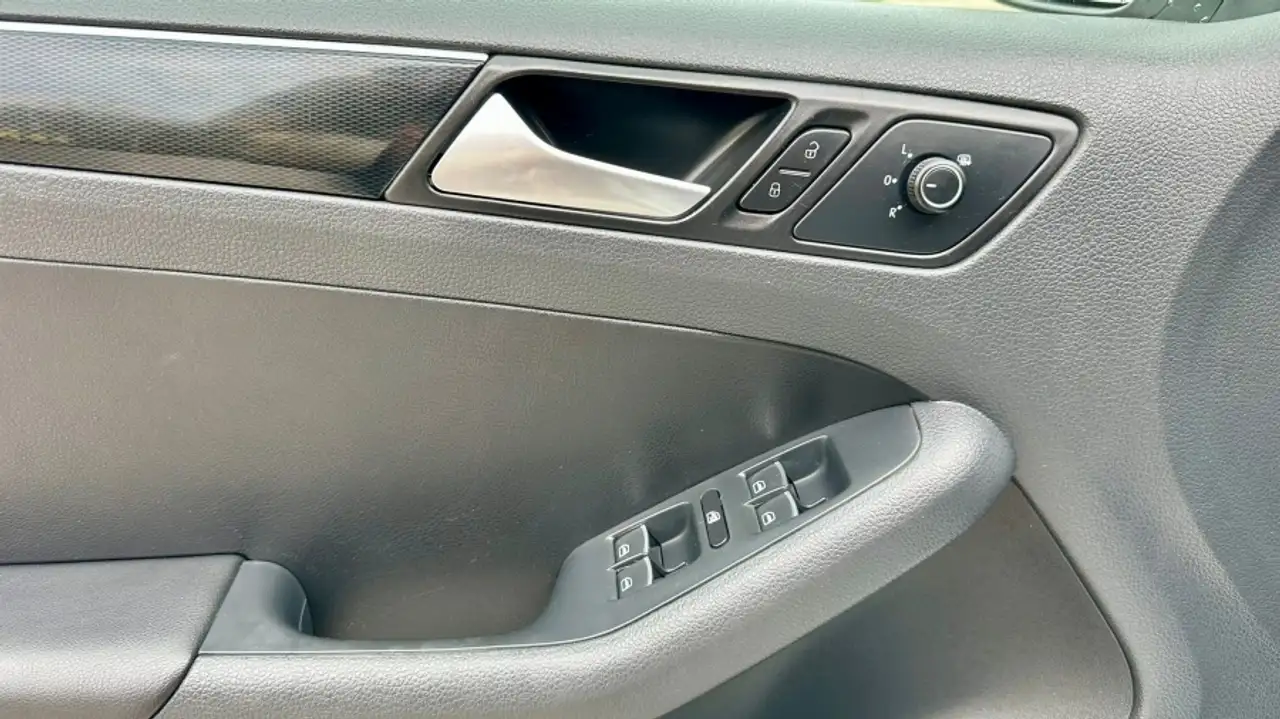 Volkswagen Jetta снимка Volkswagen Jetta