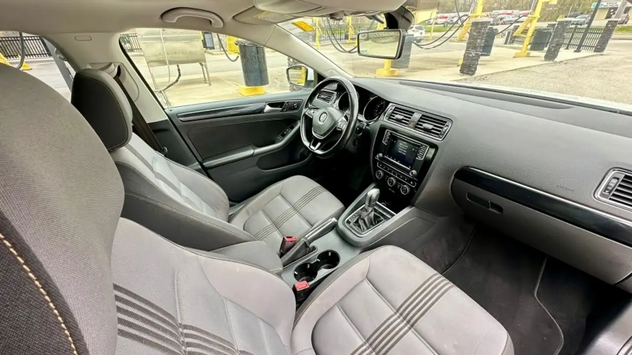 Volkswagen Jetta снимка Volkswagen Jetta