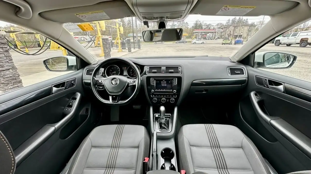 Volkswagen Jetta снимка Volkswagen Jetta