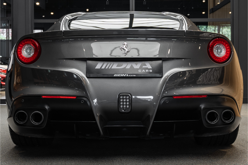 Ferrari F12 Berlinetta Carbon Lift Camera 6.3 Berlinetta HELE — photo 4