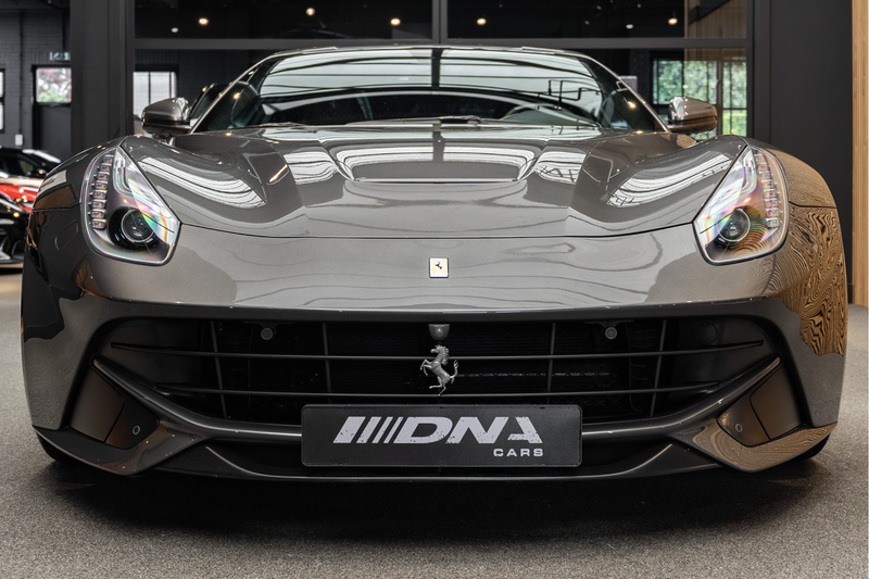 Ferrari F12 Berlinetta Carbon Lift Camera 6.3 Berlinetta HELE — photo 2