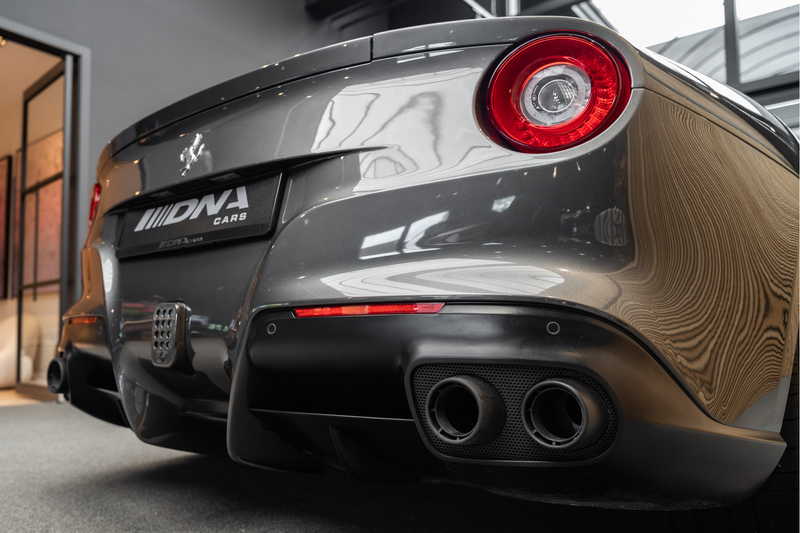 Ferrari F12 Berlinetta Carbon Lift Camera 6.3 Berlinetta HELE — photo 14