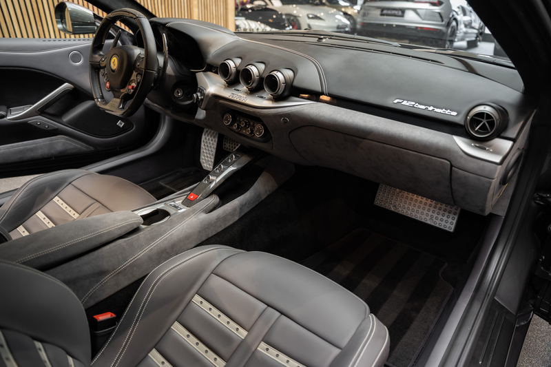 Ferrari F12 Berlinetta Carbon Lift Camera 6.3 Berlinetta HELE — photo 7