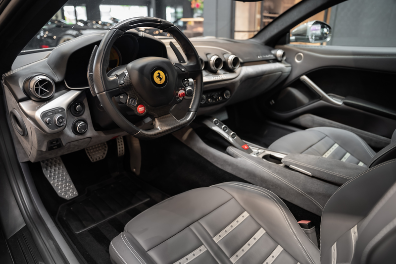 Ferrari F12 Berlinetta Carbon Lift Camera 6.3 Berlinetta HELE — photo 6