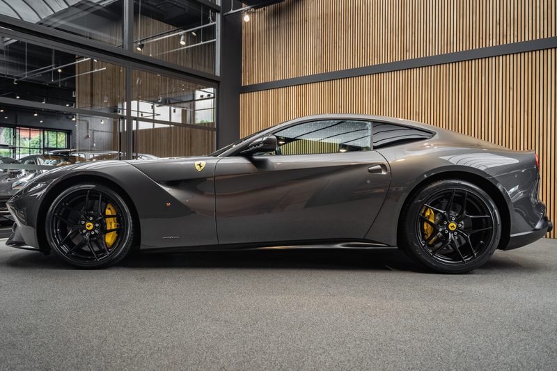 Ferrari F12 Berlinetta Carbon Lift Camera 6.3 Berlinetta HELE — photo 3