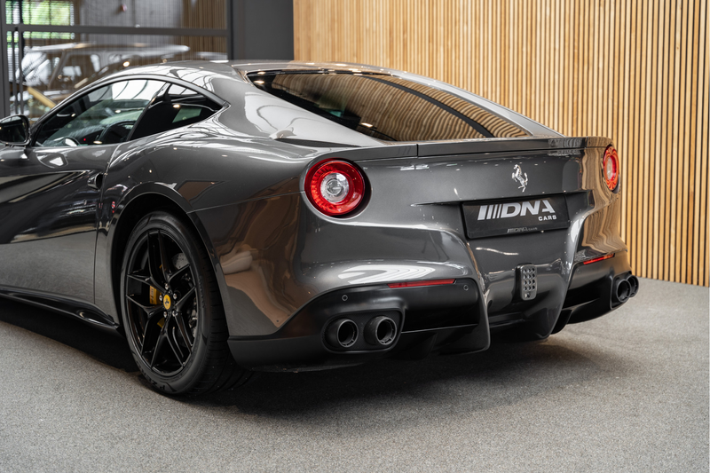 Ferrari F12 Berlinetta Carbon Lift Camera 6.3 Berlinetta HELE — photo 12