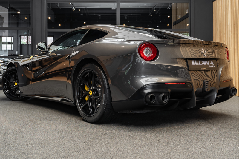 Ferrari F12 Berlinetta Carbon Lift Camera 6.3 Berlinetta HELE — photo 5
