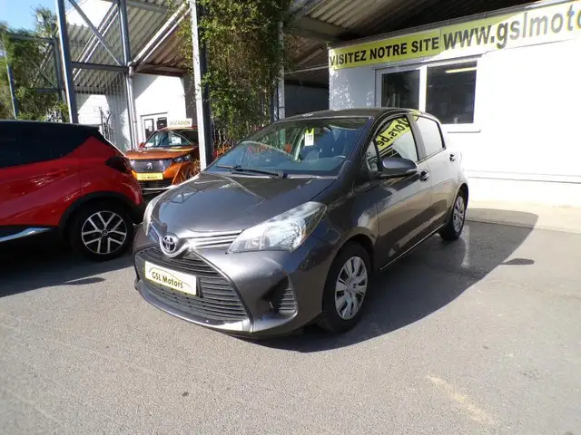 Toyota Yaris 1.0 70cv gris 01/17 87.899km Airco Radio USB