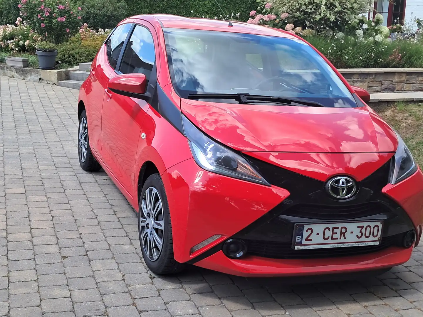 Toyota Aygo Aygo 1.0i VVT-i x-play Rood - 1