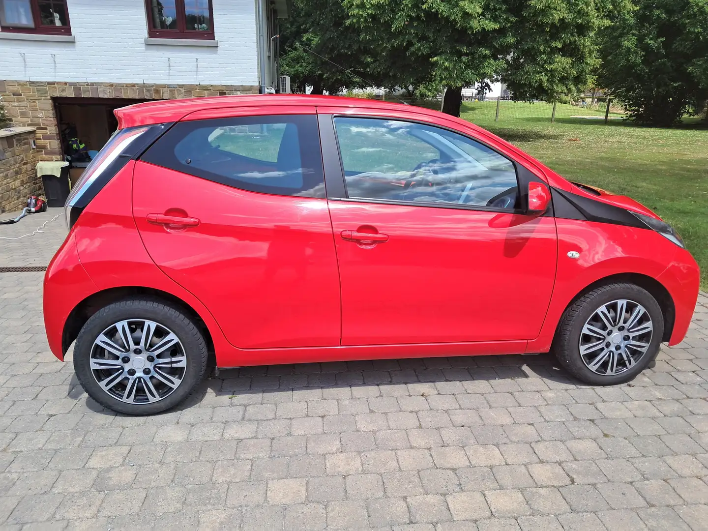 Toyota Aygo Aygo 1.0i VVT-i x-play Rood - 2