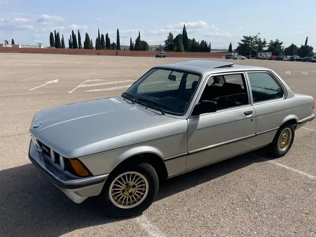 BMW 323i