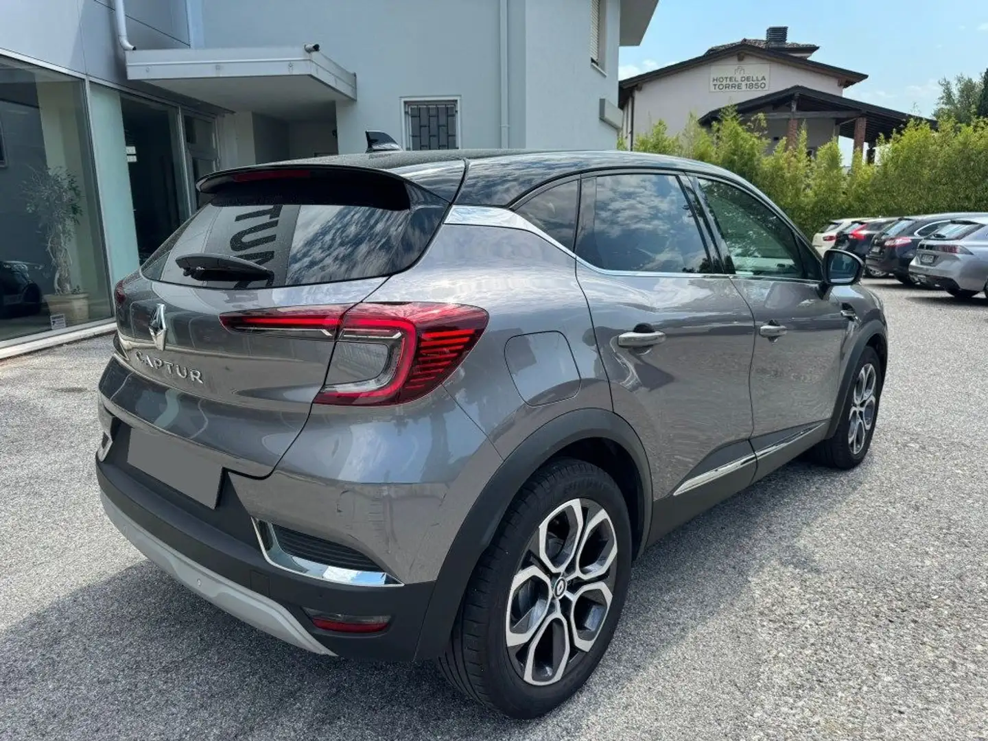 Renault Captur TCe 100 CV GPL Techno Grigio - 2