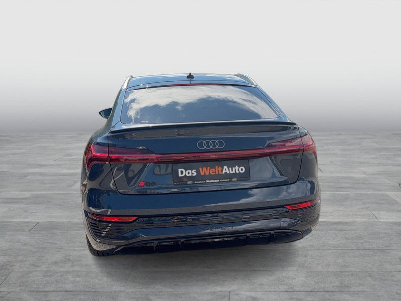 Audi Q8 50 e-tron quattro S line — photo 4