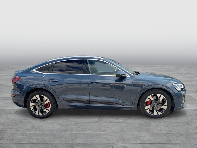Audi Q8 50 e-tron quattro S line — photo 5