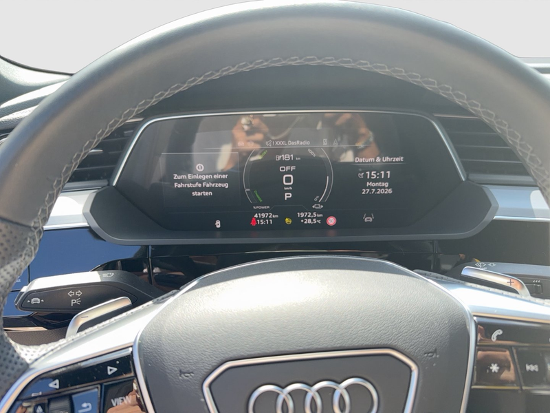 Audi Q8 50 e-tron quattro S line — photo 9