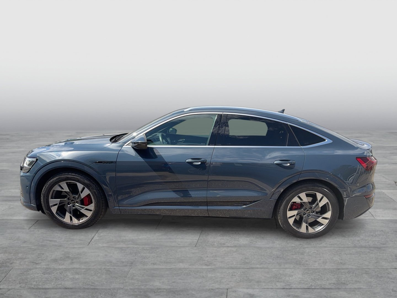 Audi Q8 50 e-tron quattro S line — photo 2
